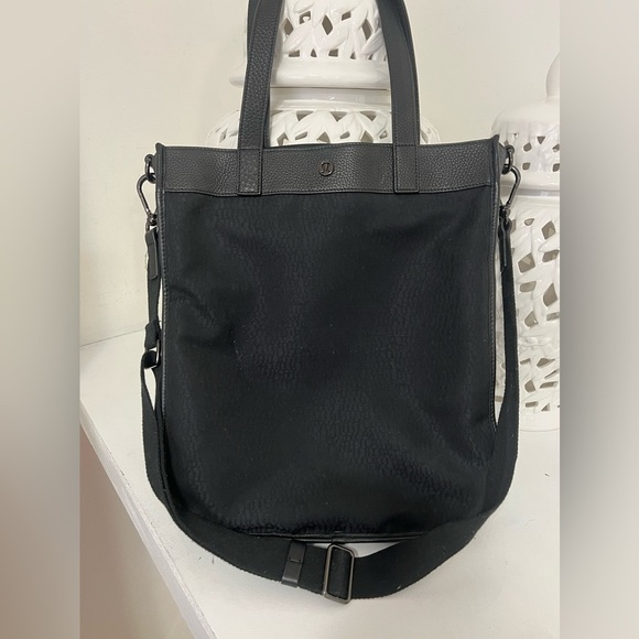 LULULEMON • BAGS
Women • tote bag color black With strap included - Picture 2 of 13